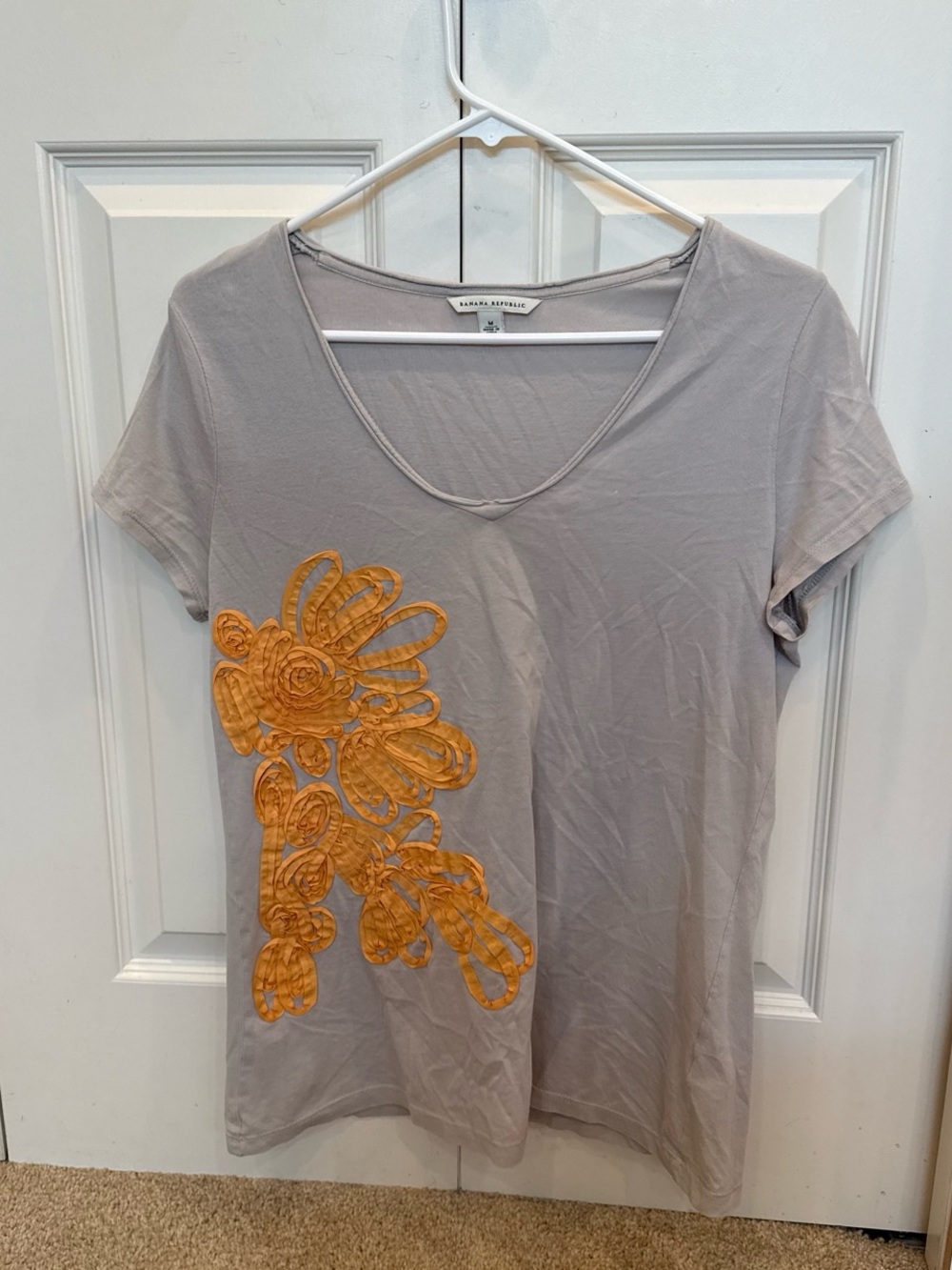 Banana Republic Light Gray V-Neck Tee with Orange Floral Applique